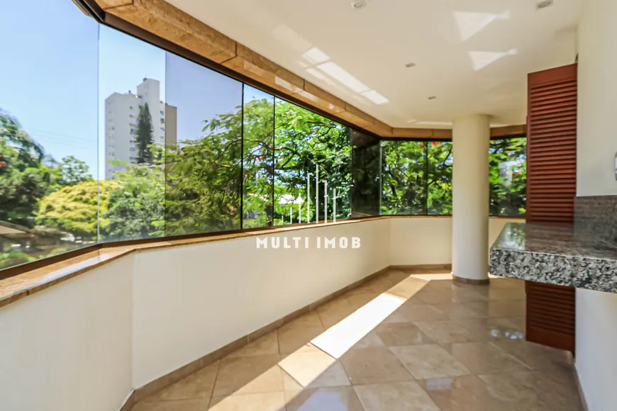 Foto 1 de Apartamento com 3 Quartos para alugar, 230m² em São João, Porto Alegre