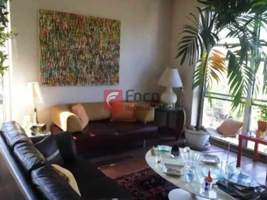 Foto 1 de Apartamento com 4 Quartos à venda, 140m² em Leblon, Rio de Janeiro