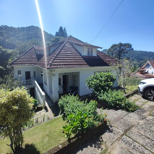 Foto 1 de Casa com 4 Quartos à venda, 220m² em Mosela, Petrópolis