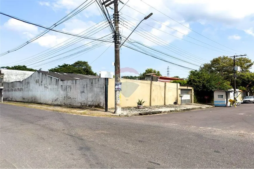 Foto 1 de Casa com 7 Quartos à venda, 352m² em Parque Dez de Novembro, Manaus