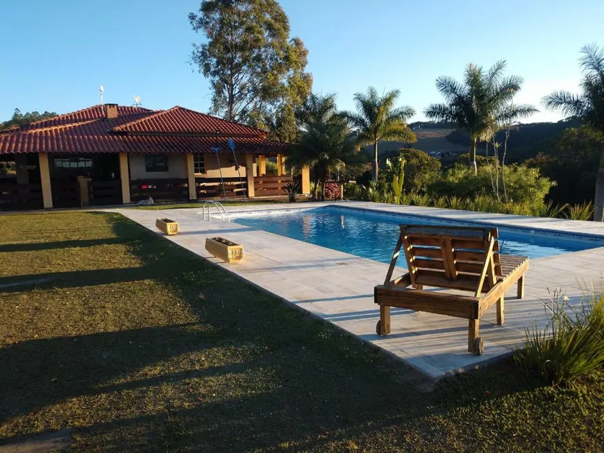 Foto 1 de Fazenda/Sítio com 3 Quartos à venda, 200m² em Centro, Barbacena