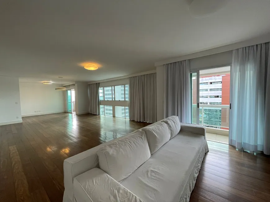 Foto 1 de Apartamento com 3 Quartos para alugar, 253m² em Alphaville, Barueri