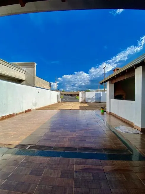 Foto 1 de Casa com 3 Quartos para venda ou aluguel, 220m² em Parque São Miguel, São José do Rio Preto