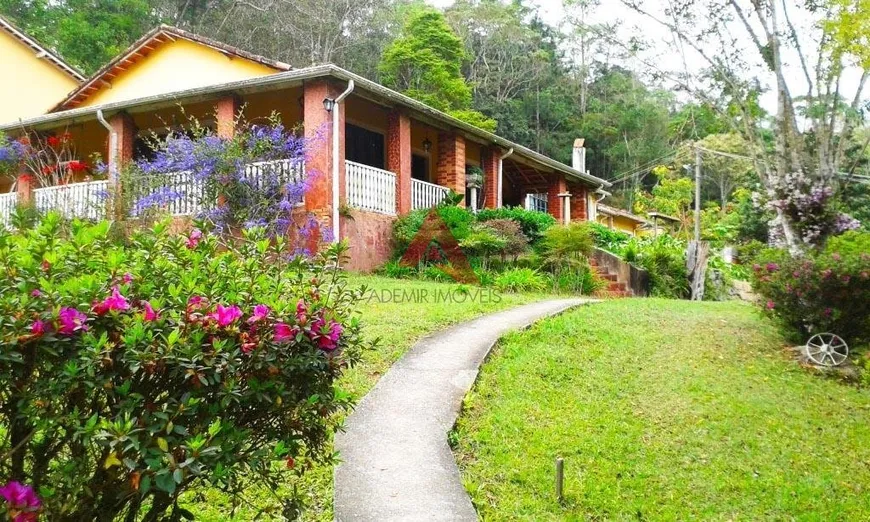 Foto 1 de Fazenda/Sítio com 3 Quartos à venda, 1671m² em Capoeirinha, Guararema