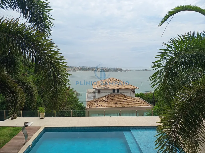 Foto 1 de Sobrado com 5 Quartos à venda, 350m² em Praia da Costa, Vila Velha
