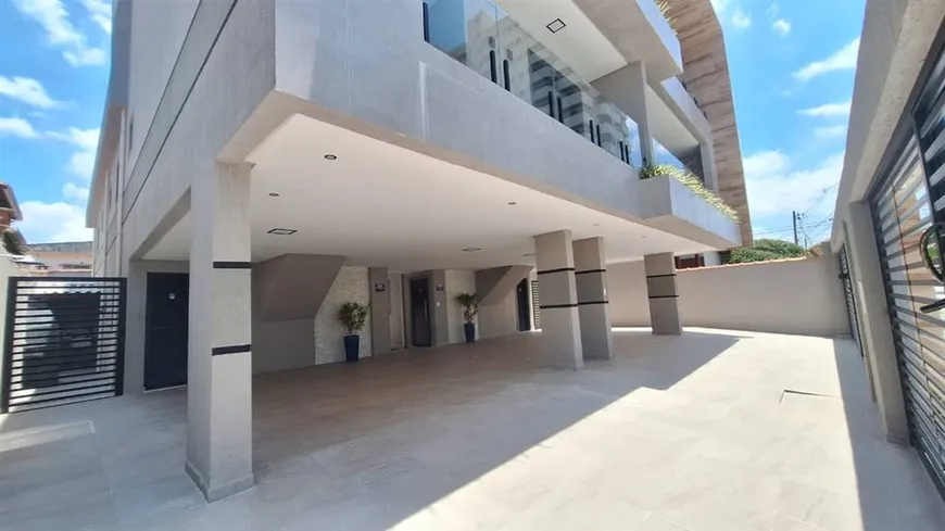Foto 1 de Casa de Condomínio com 2 Quartos à venda, 54m² em Balneário Maracanã, Praia Grande