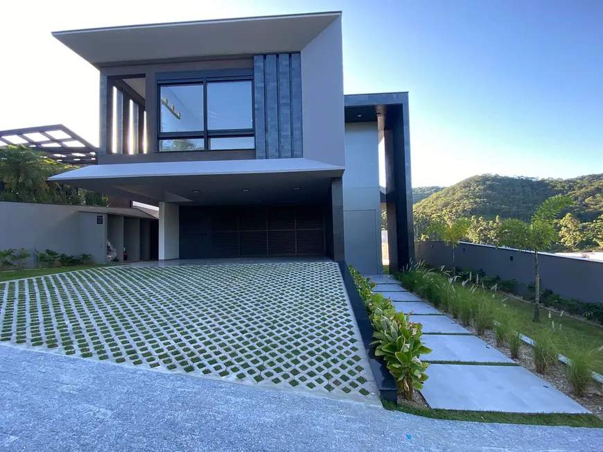 Foto 1 de Casa de Condomínio com 4 Quartos à venda, 328m² em Ariribá, Balneário Camboriú