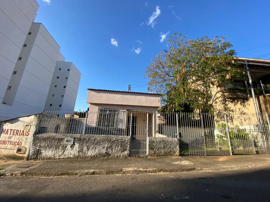 Foto 1 de Casa com 3 Quartos à venda, 481m² em Bandeirantes, Juiz de Fora