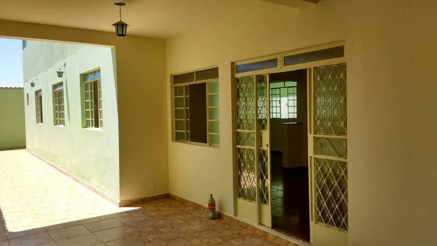 Foto 1 de Casa com 3 Quartos à venda, 100m² em Betânia, Belo Horizonte