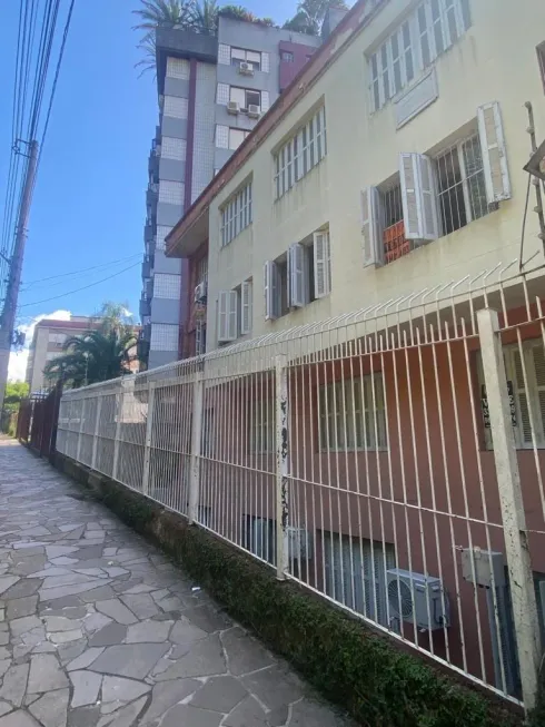 Foto 1 de Apartamento com 3 Quartos à venda, 77m² em Floresta, Porto Alegre