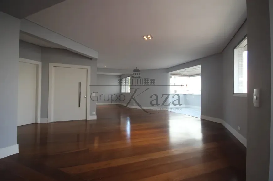 Foto 1 de Apartamento com 3 Quartos à venda, 245m² em Moema, São Paulo