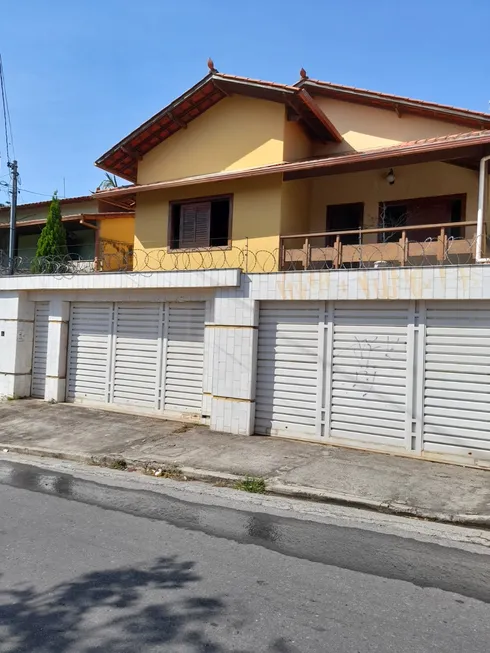 Foto 1 de Casa com 4 Quartos à venda, 400m² em Letícia, Belo Horizonte