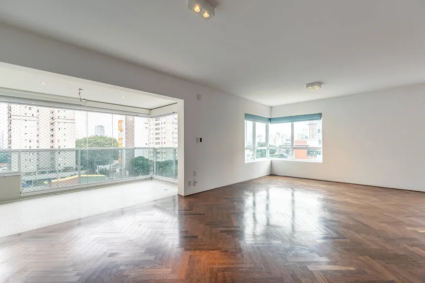 Foto 1 de Apartamento com 3 Quartos para alugar, 165m² em Vila Gertrudes, São Paulo