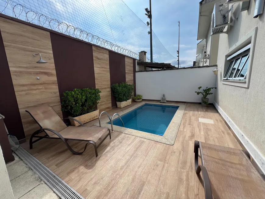 Foto 1 de Casa com 4 Quartos à venda, 160m² em Recreio Dos Bandeirantes, Rio de Janeiro