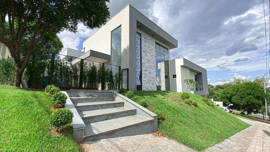 Foto 1 de Casa de Condomínio com 5 Quartos à venda, 389m² em Condomínio do Lago, Goiânia