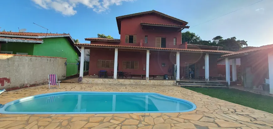 Foto 1 de Fazenda/Sítio com 4 Quartos à venda, 200m² em Nova Aracoiaba, Aracoiaba da Serra