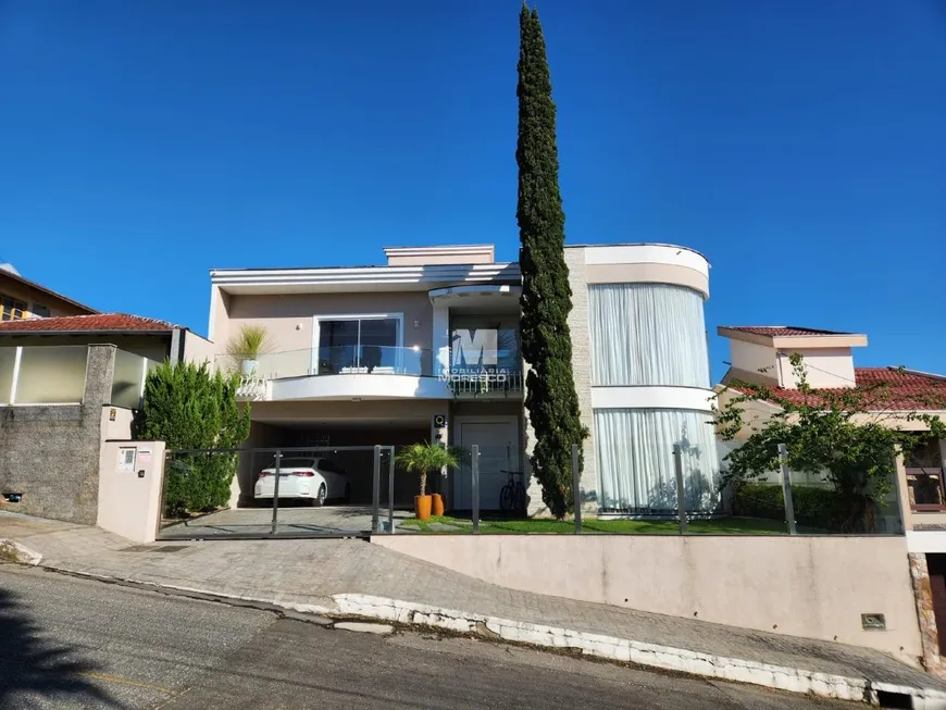 Foto 1 de Casa com 4 Quartos à venda, 450m² em Planalto, Brusque