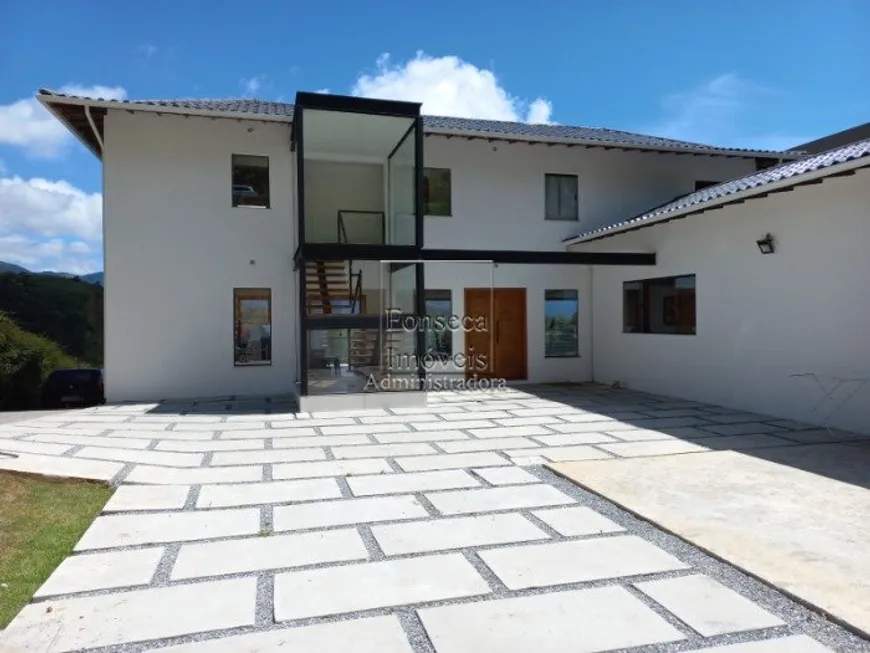 Foto 1 de Casa de Condomínio com 4 Quartos à venda, 330m² em Samambaia, Petrópolis