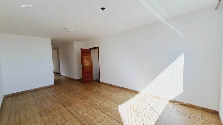 Foto 1 de Casa com 3 Quartos à venda, 230m² em Nova Floresta, Belo Horizonte