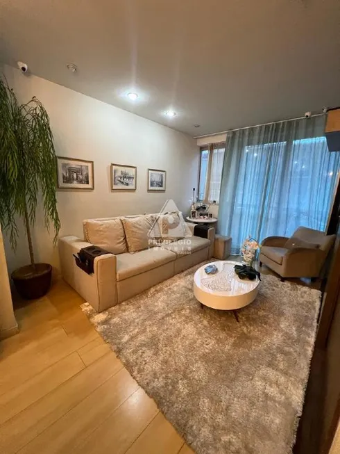 Foto 1 de Apartamento com 3 Quartos à venda, 91m² em Lagoa, Rio de Janeiro