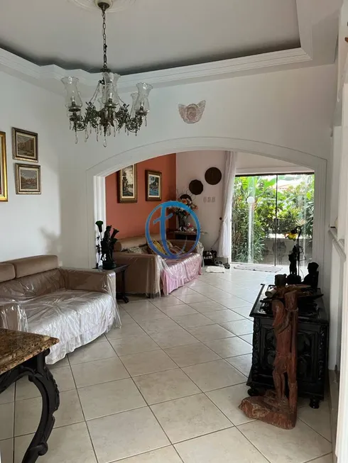 Foto 1 de Casa com 6 Quartos à venda, 362m² em Acupe de Brotas, Salvador