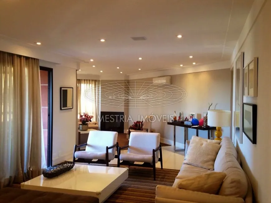 Foto 1 de Apartamento com 3 Quartos à venda, 250m² em Panamby, São Paulo