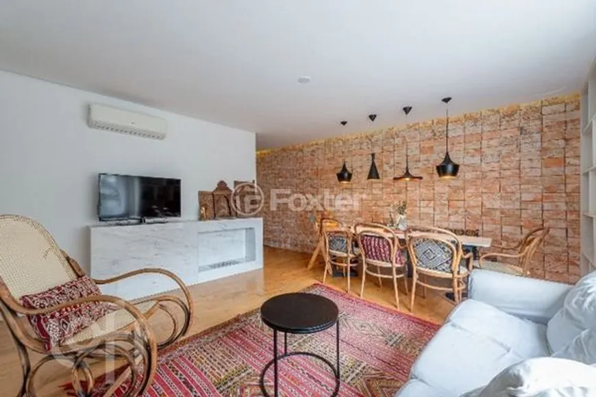 Foto 1 de Apartamento com 3 Quartos à venda, 91m² em Rio Branco, Porto Alegre