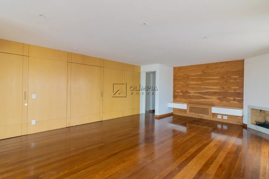 Foto 1 de Apartamento com 4 Quartos para alugar, 261m² em Vila Madalena, São Paulo