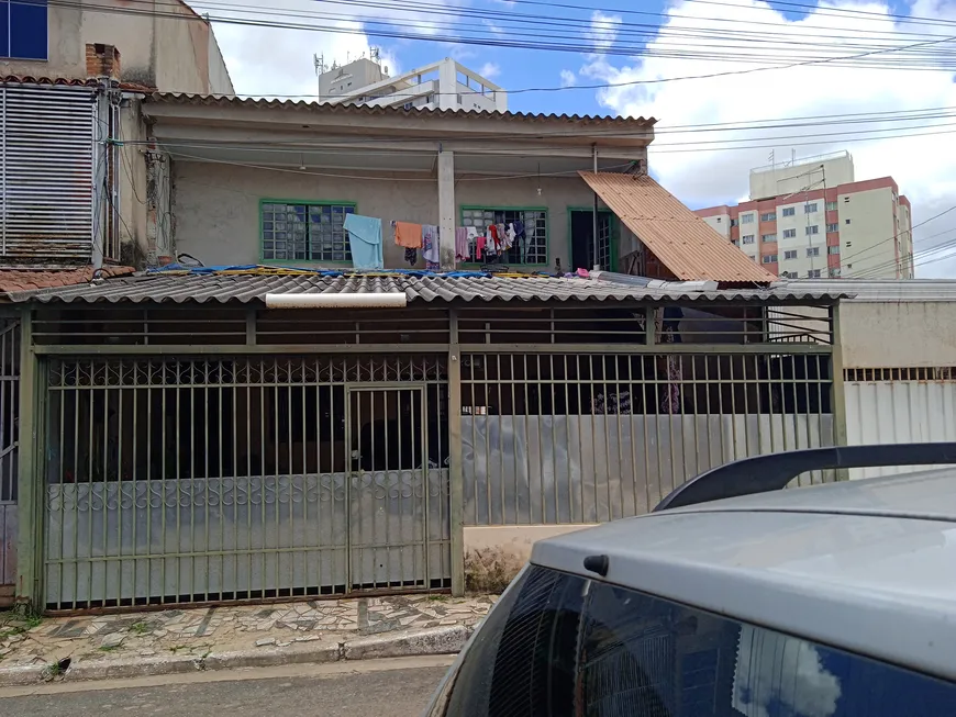 Foto 1 de Sobrado com 4 Quartos à venda, 195m² em Samambaia Sul, Brasília