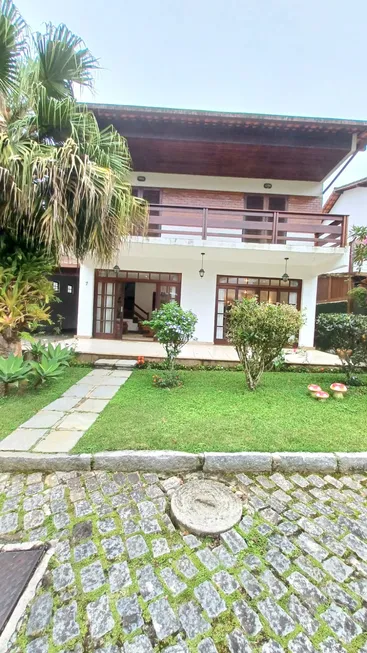 Foto 1 de Casa de Condomínio com 4 Quartos para alugar, 220m² em Alto, Teresópolis