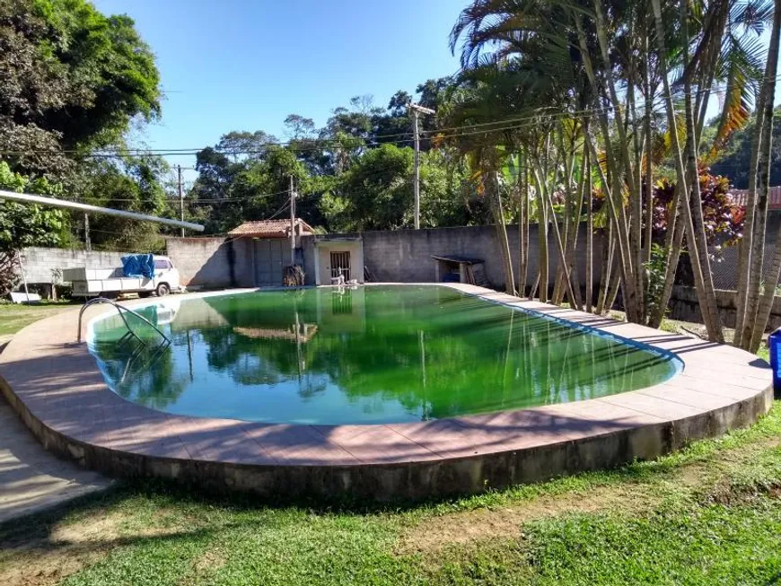 Foto 1 de Fazenda/Sítio com 3 Quartos à venda, 156m² em Canjicas, Arujá