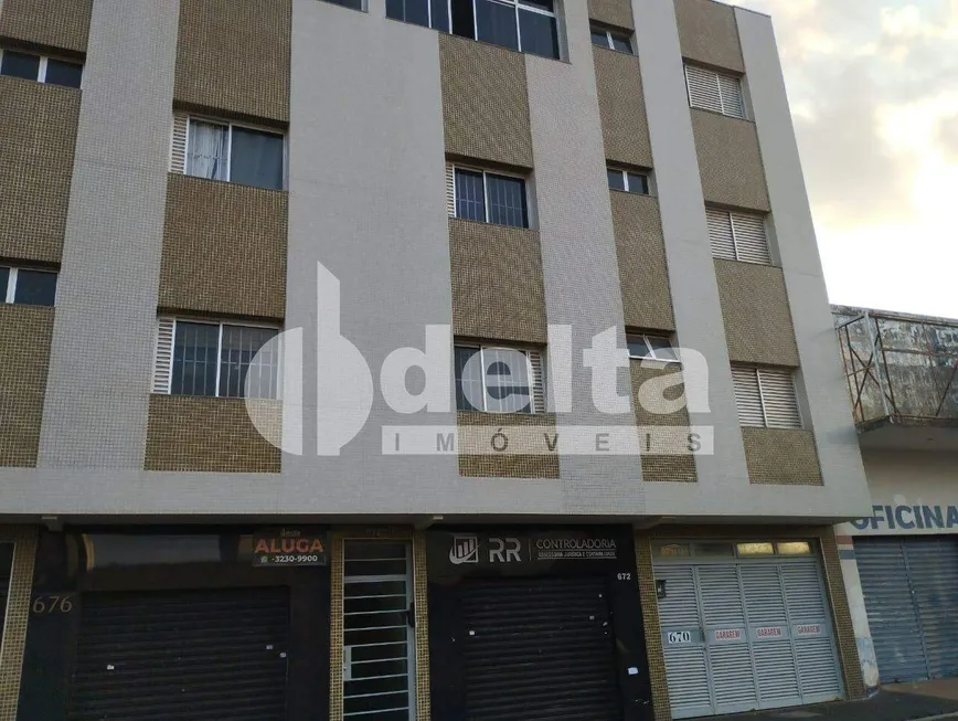 Foto 1 de Casa com 3 Quartos para alugar, 165m² em Centro, Uberlândia