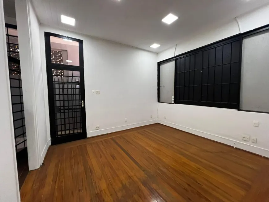 Foto 1 de Casa com 3 Quartos para alugar, 140m² em Centro, Ribeirão Preto