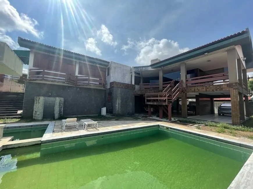 Foto 1 de Casa com 4 Quartos à venda, 780m² em Candelária, Natal