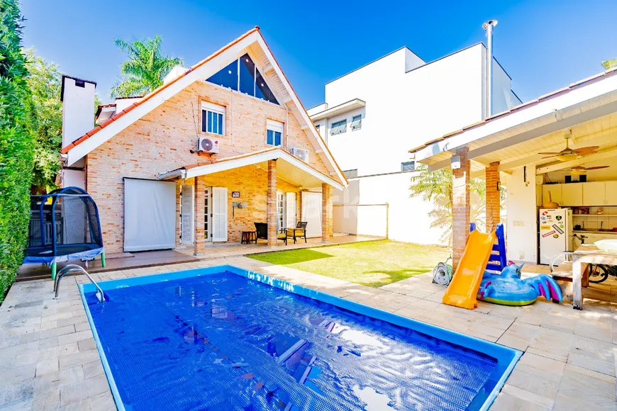 Foto 1 de Casa de Condomínio com 3 Quartos à venda, 274m² em Alphaville, Santana de Parnaíba