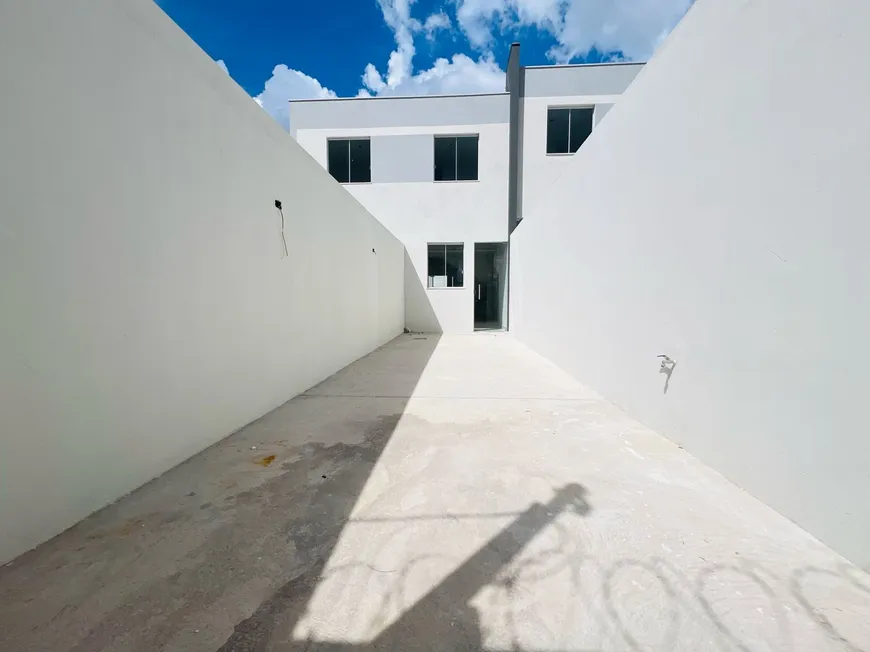 Foto 1 de Casa com 2 Quartos à venda, 71m² em Piratininga Venda Nova, Belo Horizonte