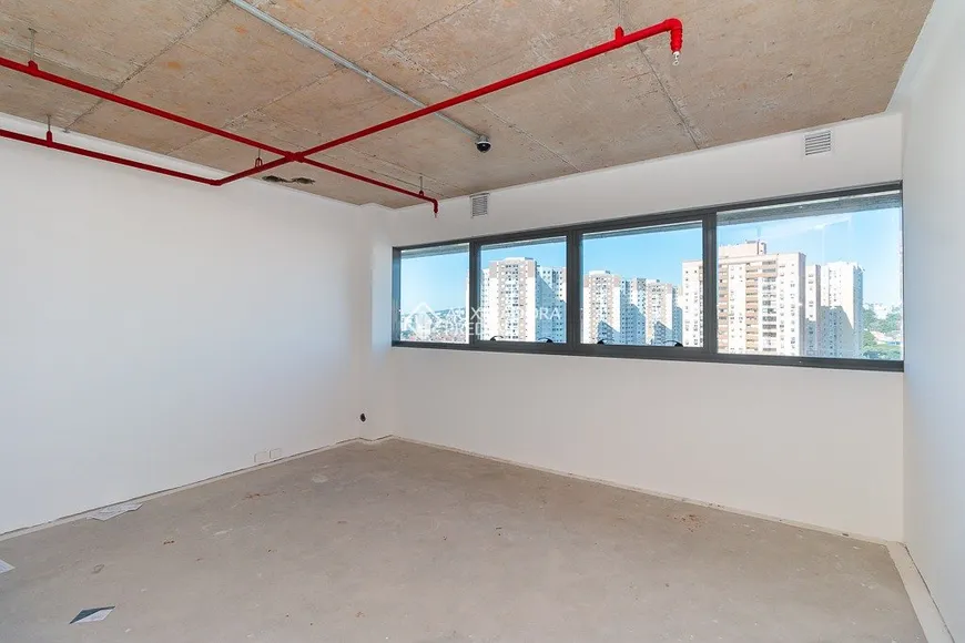 Foto 1 de Sala Comercial para alugar, 26m² em Jardim Lindóia, Porto Alegre