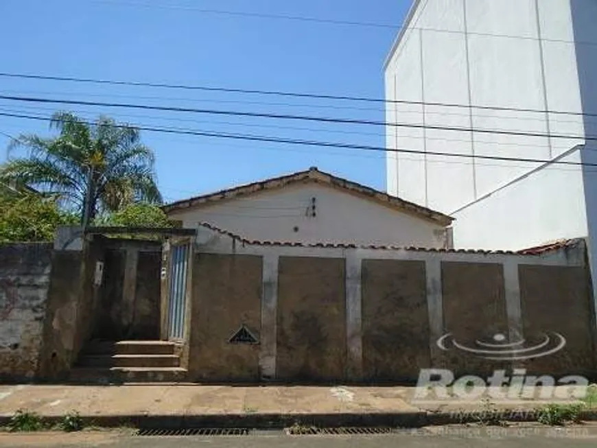 Foto 1 de Lote/Terreno à venda, 320m² em Cazeca, Uberlândia