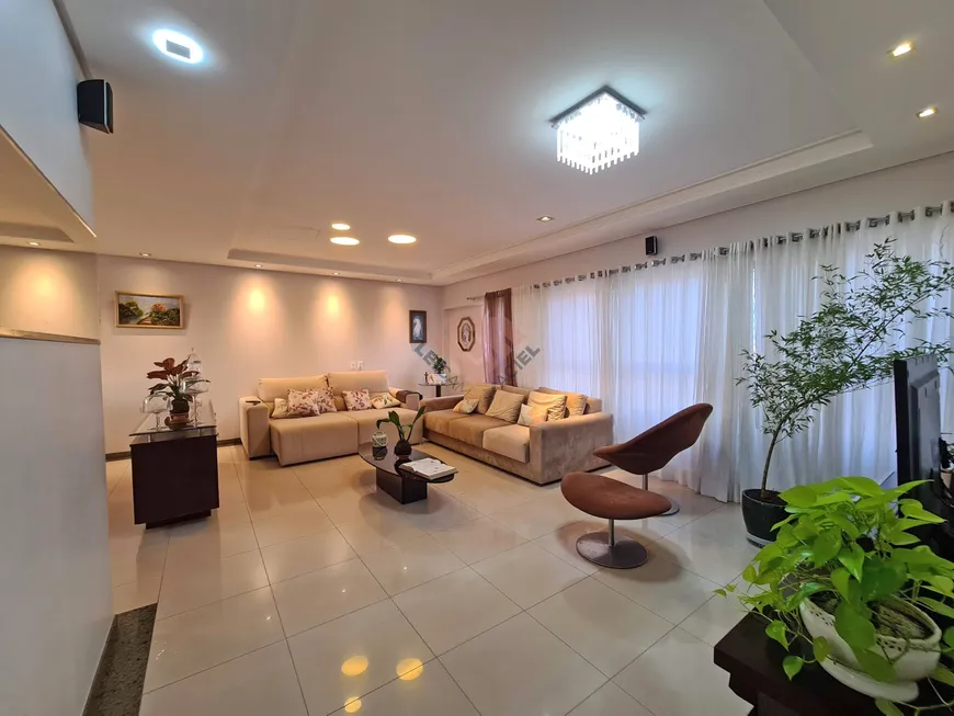 Foto 1 de Apartamento com 5 Quartos à venda, 374m² em Casa Forte, Recife
