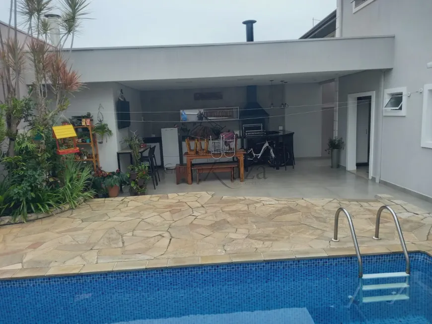 Foto 1 de Casa de Condomínio com 3 Quartos à venda, 300m² em Jardim das Colinas, São José dos Campos