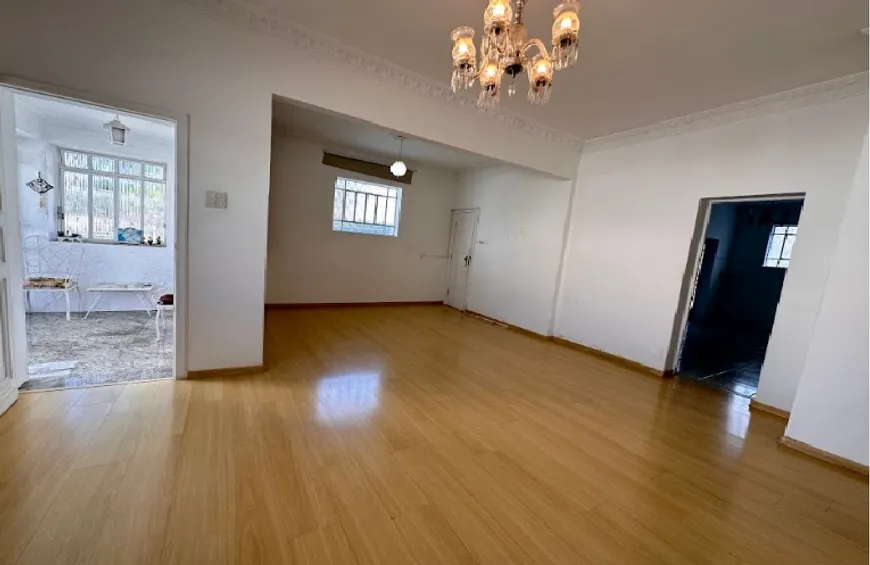 Foto 1 de Casa com 3 Quartos à venda, 270m² em Calafate, Belo Horizonte