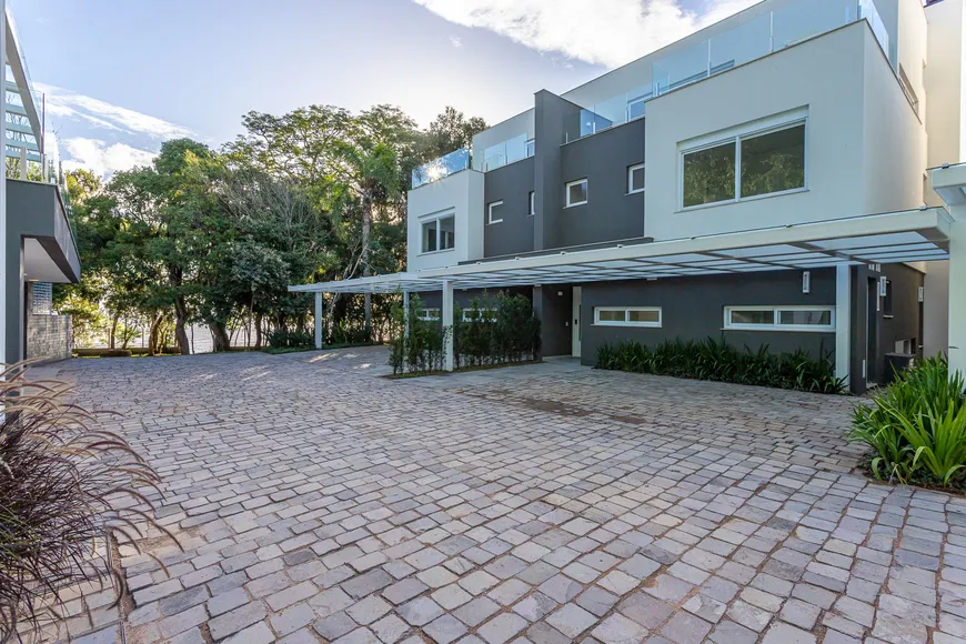 Foto 1 de Casa de Condomínio com 3 Quartos à venda, 449m² em Pedra Redonda, Porto Alegre