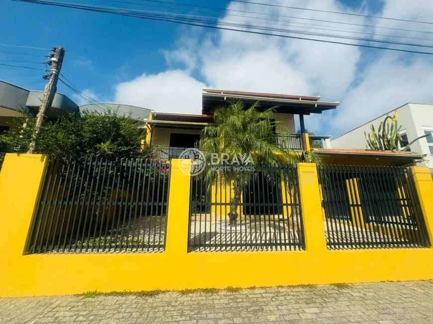 Foto 1 de Casa com 3 Quartos para alugar, 110m² em Praia Brava, Itajaí