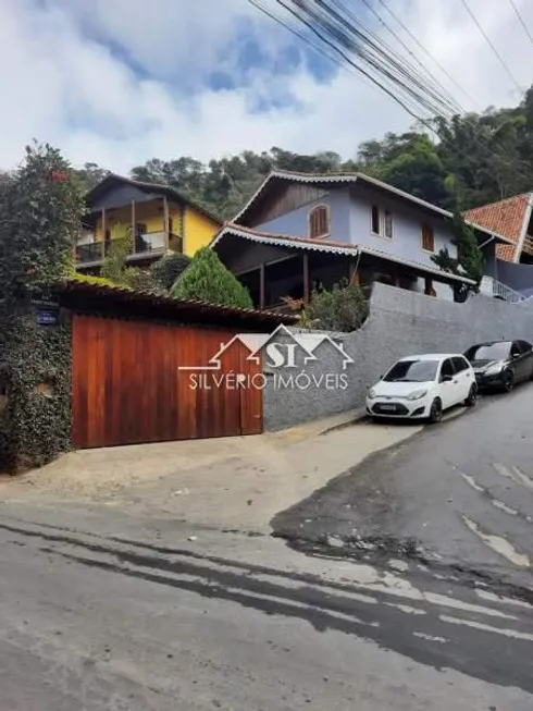 Foto 1 de Casa com 6 Quartos para venda ou aluguel, 234m² em Pedro do Rio, Petrópolis