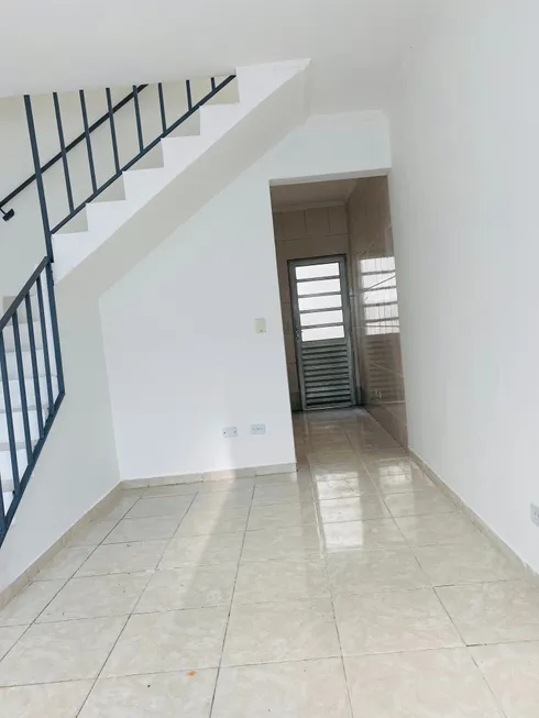 Foto 1 de Casa com 2 Quartos à venda, 72m² em Santa Maria, Osasco