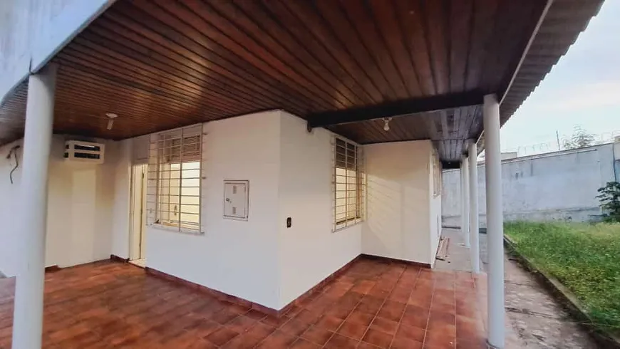 Foto 1 de Casa com 4 Quartos para alugar, 90m² em Bandeirantes, Cuiabá
