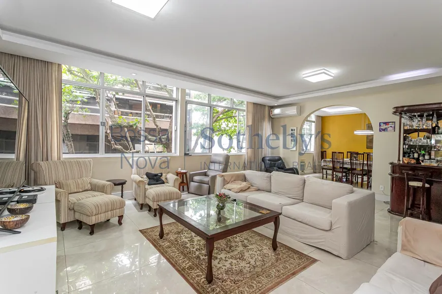 Foto 1 de Apartamento com 3 Quartos à venda, 236m² em Leblon, Rio de Janeiro