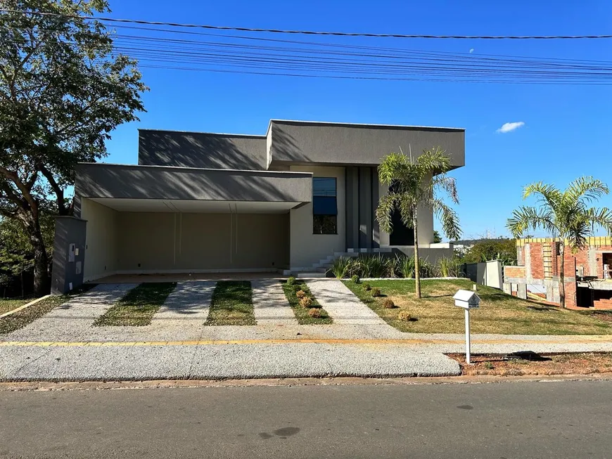 Foto 1 de Casa com 4 Quartos à venda, 321m² em Condomínio do Lago, Goiânia