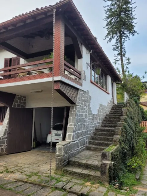 Foto 1 de Casa com 7 Quartos à venda, 250m² em Valparaiso, Petrópolis