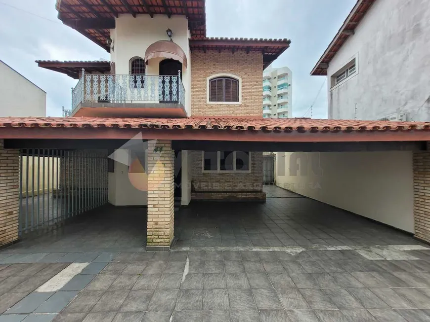 Foto 1 de Sobrado com 3 Quartos à venda, 180m² em Indaiá, Caraguatatuba